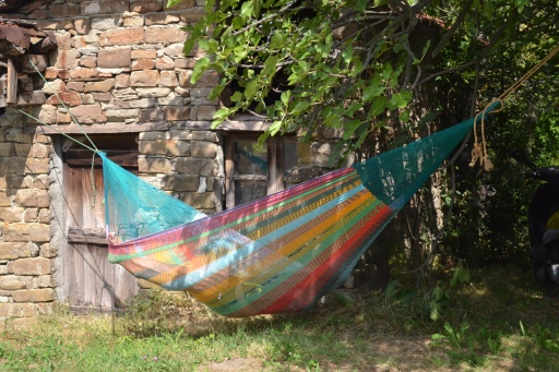 Mexicaanse hangmat met touwen ophangen