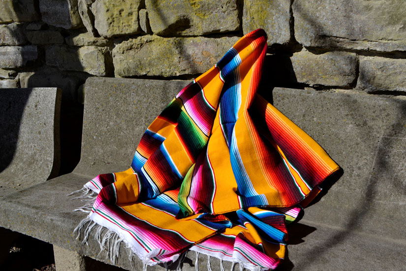 ICOLORI : yellow Mexican serape (sarape) blanket. Type : BBBZZ0yellow