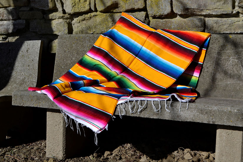 ICOLORI : Yellow Mexican serape (sarape) blanket. Type : BBBZZ0yellow