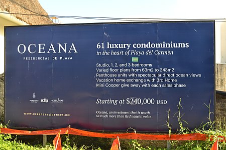 Playa del Carmen groeit maar door. Billboard. Bouw luxe appartementen. Playa del Carmen.